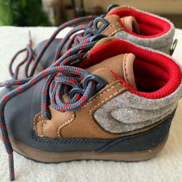 OshKosh dark blue/brown, grey back trim, laced unisex baby booties, brand new,5M - Picture 2 of 7